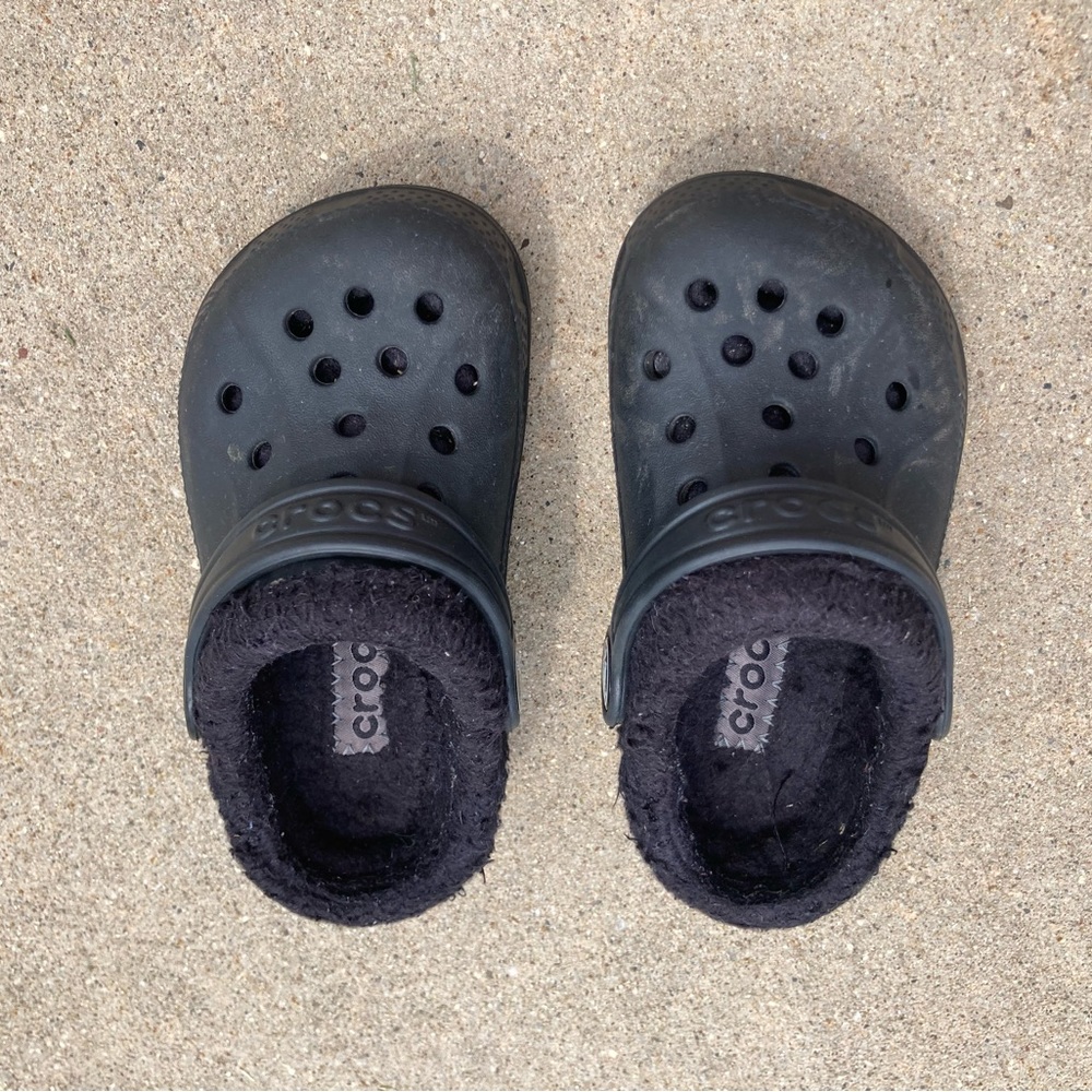 Black size 6-7 toddler Crocs
